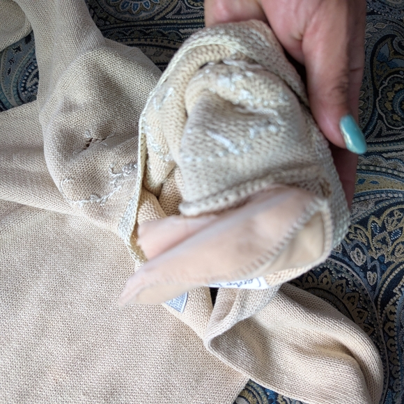 Carolyn Taylor Cream Sweater with Lace Details - Picture 9 of 10